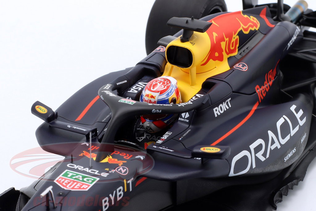 Minichamps 1:18 Max Verstappen Red Bull RB20 #1 winnaar Bahrein GP