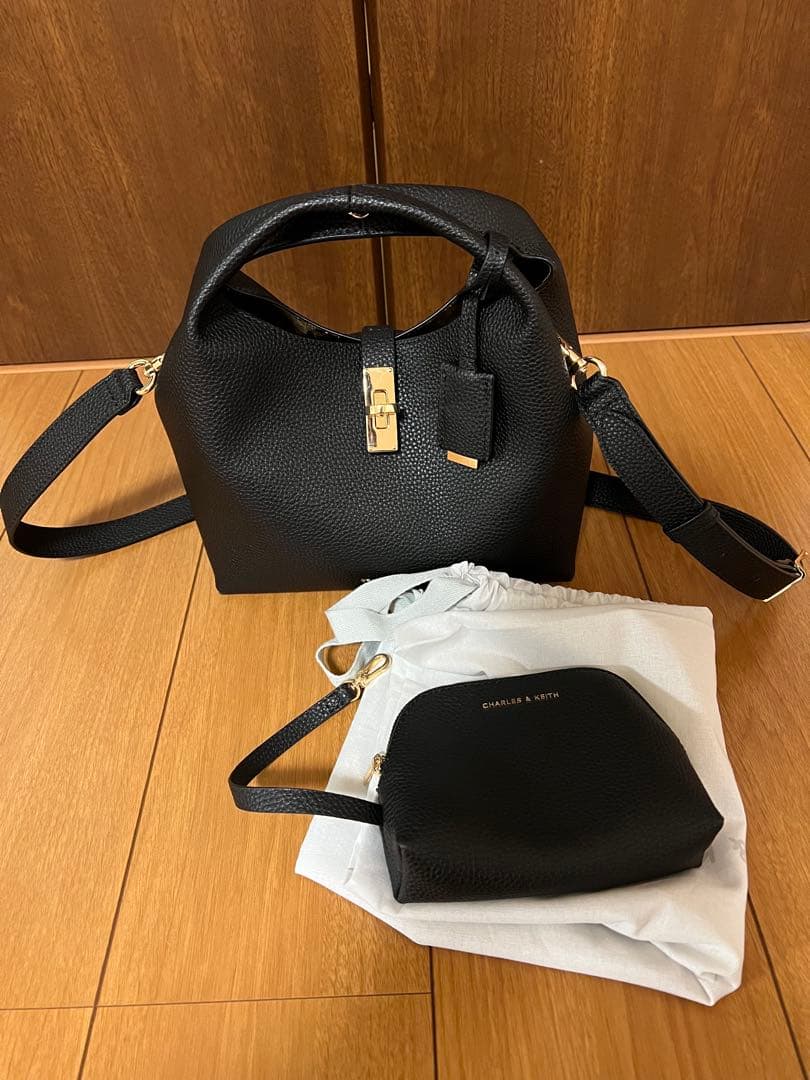 Chance チャンス メタリックアクセントバケットバッグ　ブラック Chance チャンス メタリックアクセントバケットバッグ - ブラック