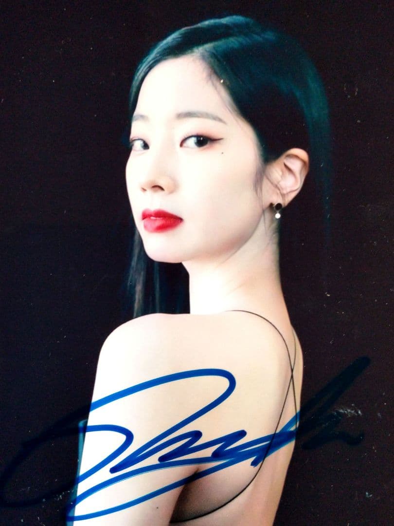 セール中…ダヒョン直筆サイン入り2Lサイズ写真…TWICE…DAHYUN - メルカリ